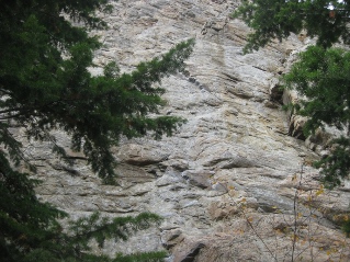 Closeup of a climbing wall, Skaha Bluffs Shady Valley Trail 2014-10.